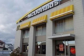 マクドナルドまで1500m