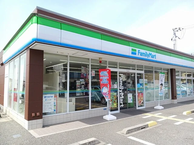 ファミリーマートまで800m