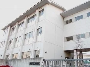 白浜小学校まで700m