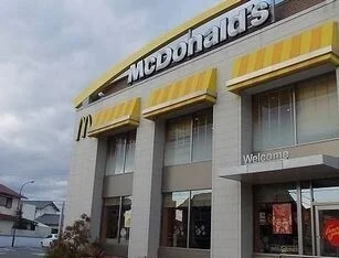 マクドナルドまで450m