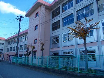 姫路市立花田小学校まで120m