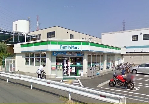 ファミリーマート様まで60m