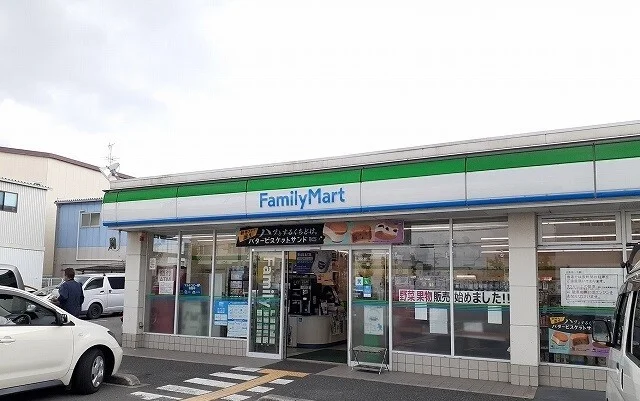 ファミリーマート様まで250m