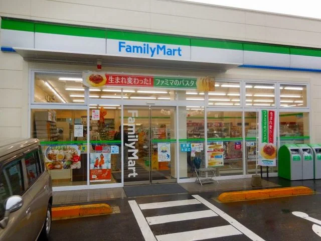 ファミリーマート 倉吉清谷店まで400m