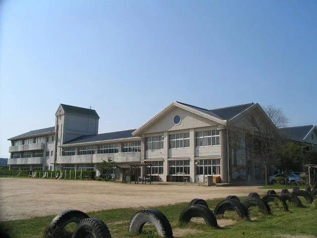 倉吉市立河北小学校まで1100m