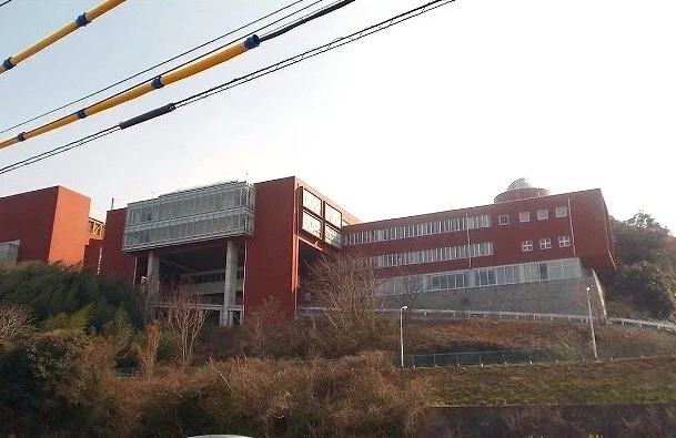 智辯学園和歌山高等学校様まで450m