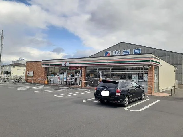 セブンイレブン  岡山西市駅店まで1300m
