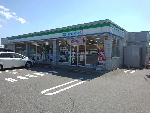 ファミリーマートさんまで1400m