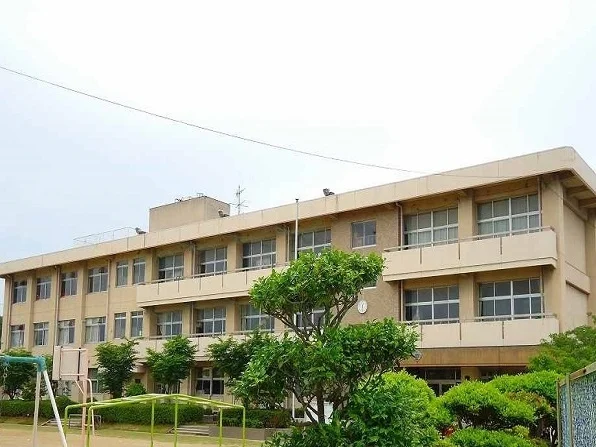 岡山市立箕島小学校まで1200m