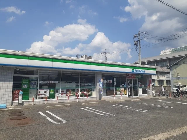 ファミリーマートさんまで650m