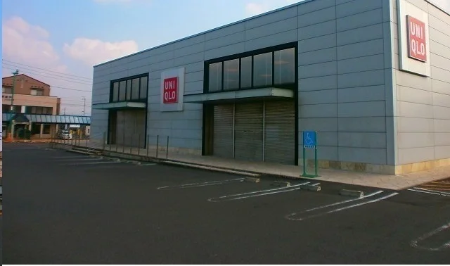 ユニクロさんまで1800m