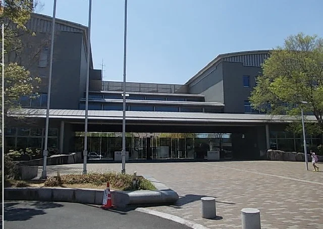 県立図書館さんまで1100m