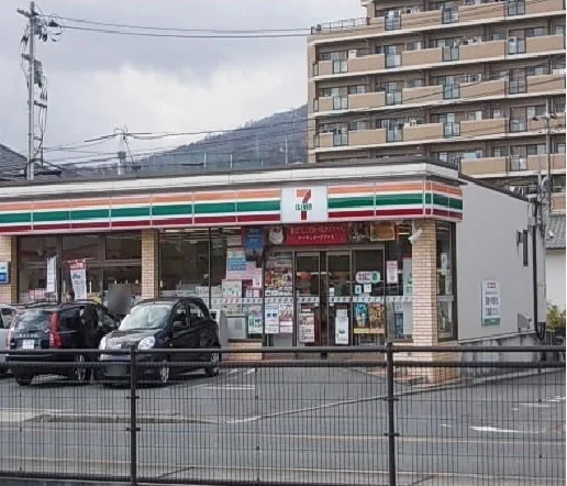 セブンイレブンまで700m