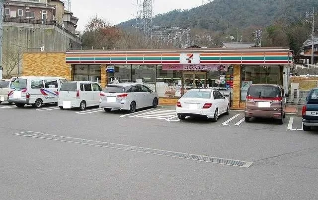 セブンイレブンまで1300m