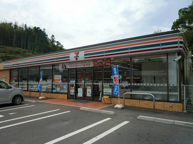 セブンイレブン周南呼坂店まで1500m
