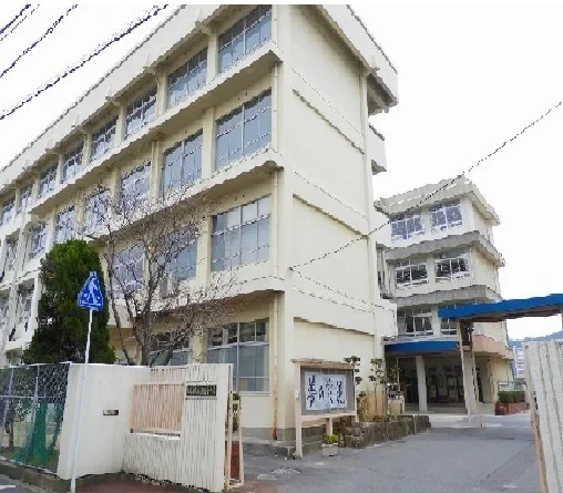 祇園東中学校まで1100m