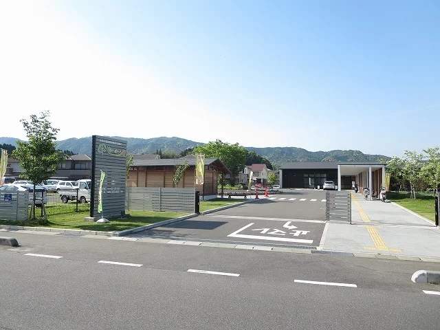 ゆーぱーく光まで1300m