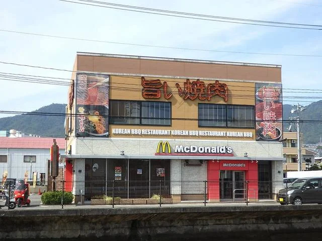 マクドナルドまで100m