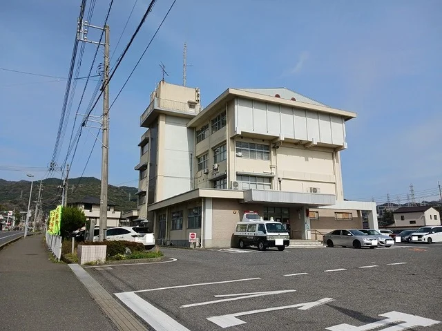 周南警察署まで400m