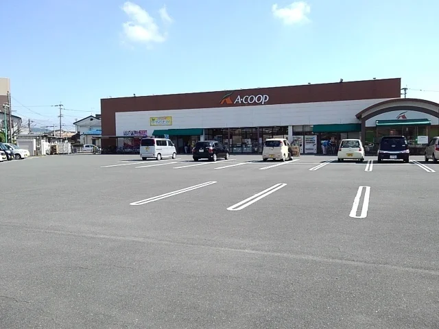 Ａコープあらき店まで990m