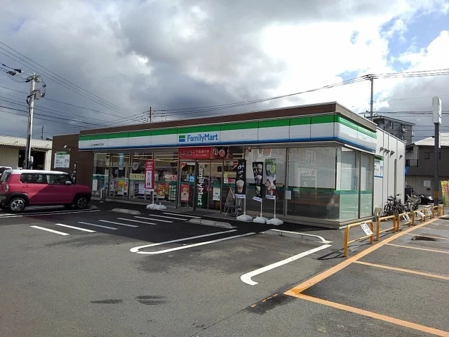 ファミリーマート東合川２丁目店まで570m