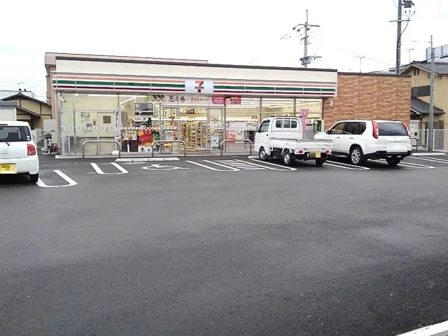 セブンイレブンまで520m