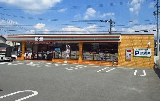 セブンイレブンまで910m