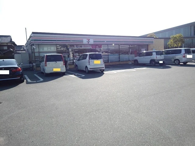 セブンイレブン久留米北野中央店まで570m