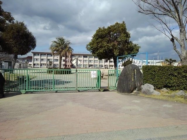 久留米市立　善導寺小学校まで10m