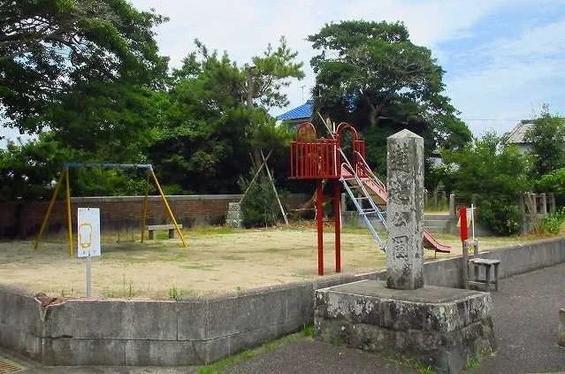 蓮池公園まで1100m