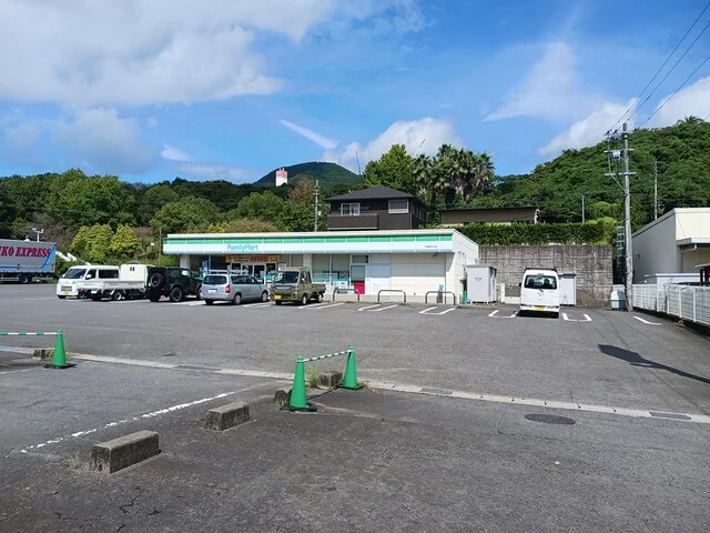 ファミリーマート東長崎戸石店まで369m