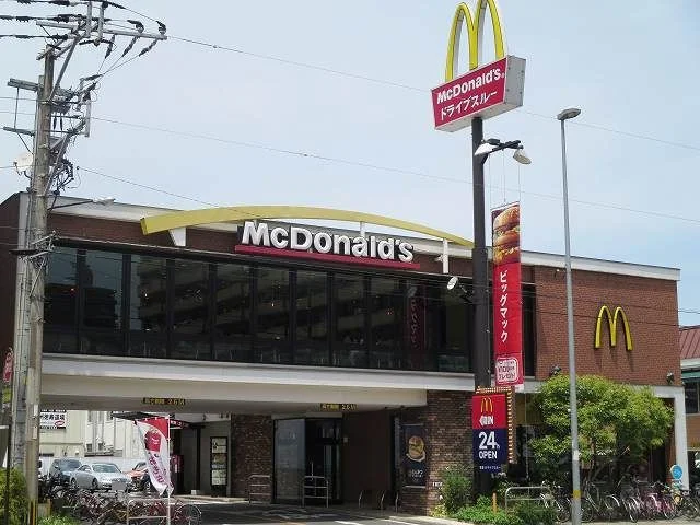 マクドナルドまで750m
