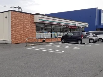 セブンイレブン　山鹿鹿校通店まで1100m