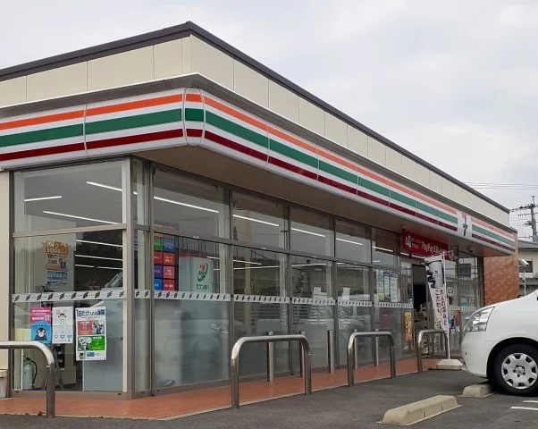 セブンイレブン新須屋駅前店まで750m