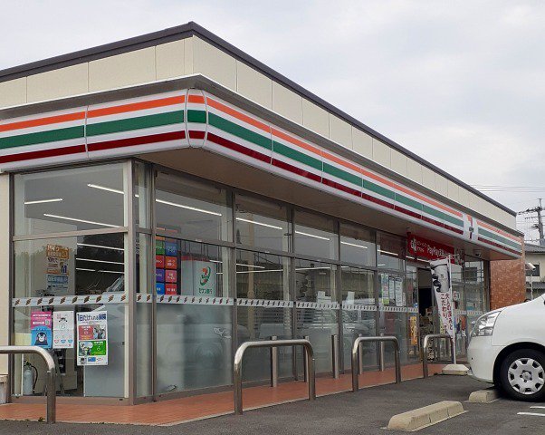 セブンイレブン新須屋駅前店まで750m
