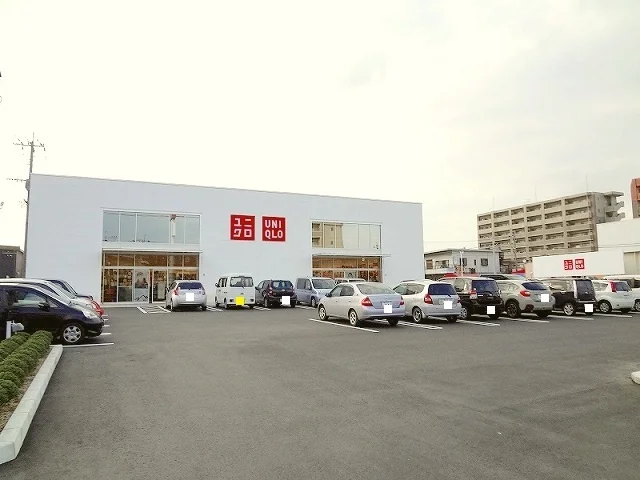 ユニクロまで1400m