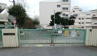 下野庭小学校まで522m