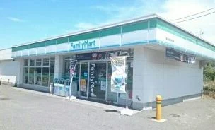 ファミリーマート横須賀御幸浜店まで719m