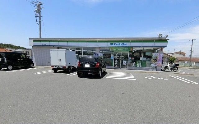 ファミリーマート千代崎店まで1100m