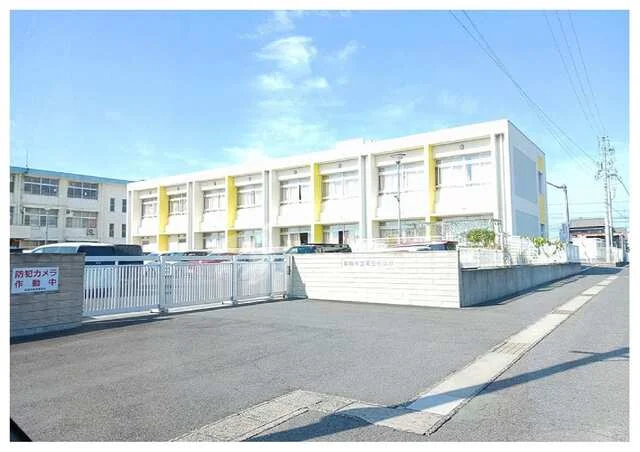 鈴鹿市立稲生小学校まで650m