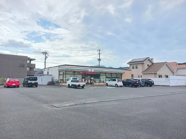 セブンイレブン隼人姫城店まで210m