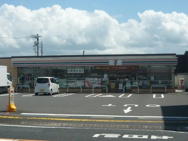 セブンイレブン鹿屋寿五丁目店まで700m