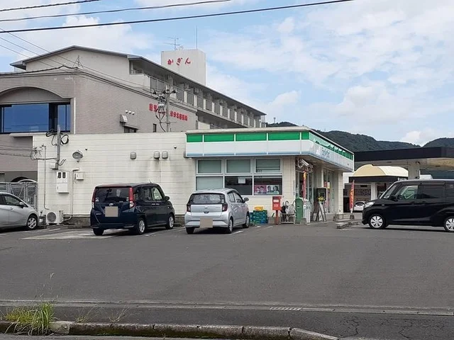 ファミリーマートはとや新町店まで600m