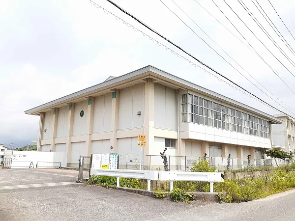 鈴鹿市立一ノ宮小学校まで1100m