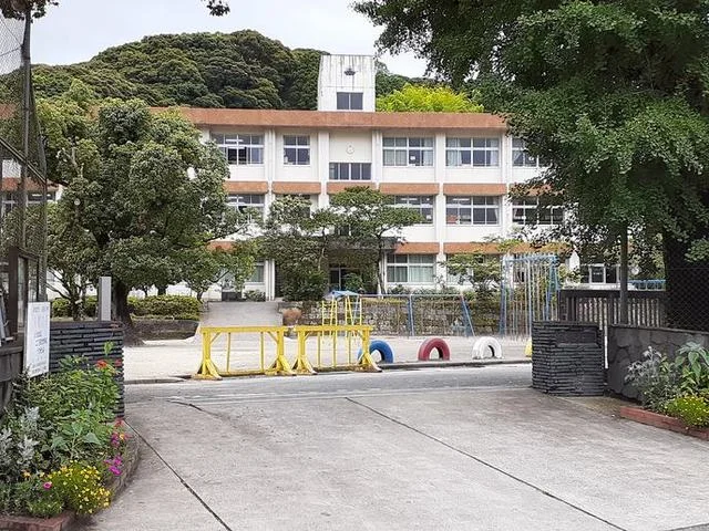 志布志小学校まで200m