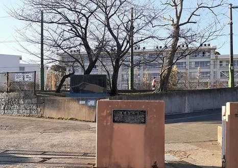 武山小学校まで273m