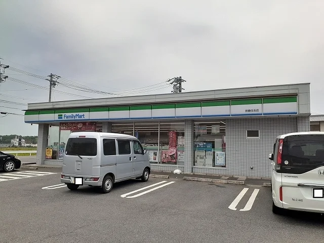 ファミリーマート鈴鹿住吉店まで240m