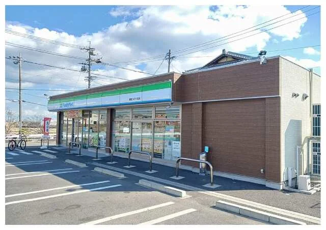 ファミリーマート鈴鹿ひばりヶ丘まで1200m