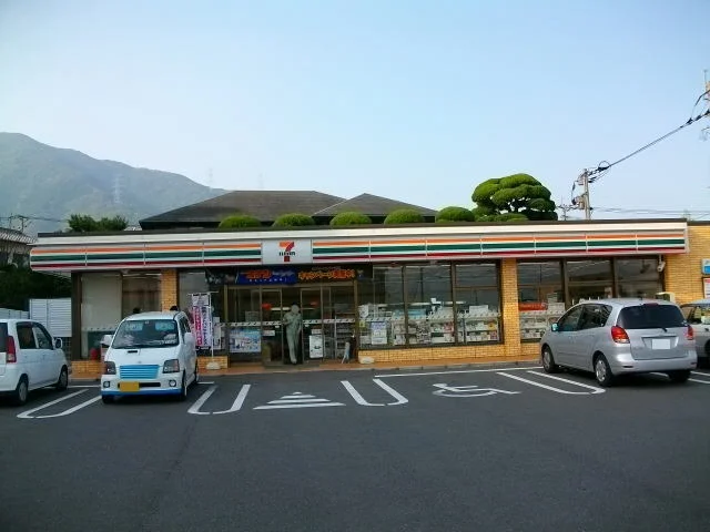 セブンイレブンまで750m