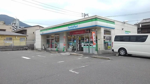 ファミリーマートまで750m